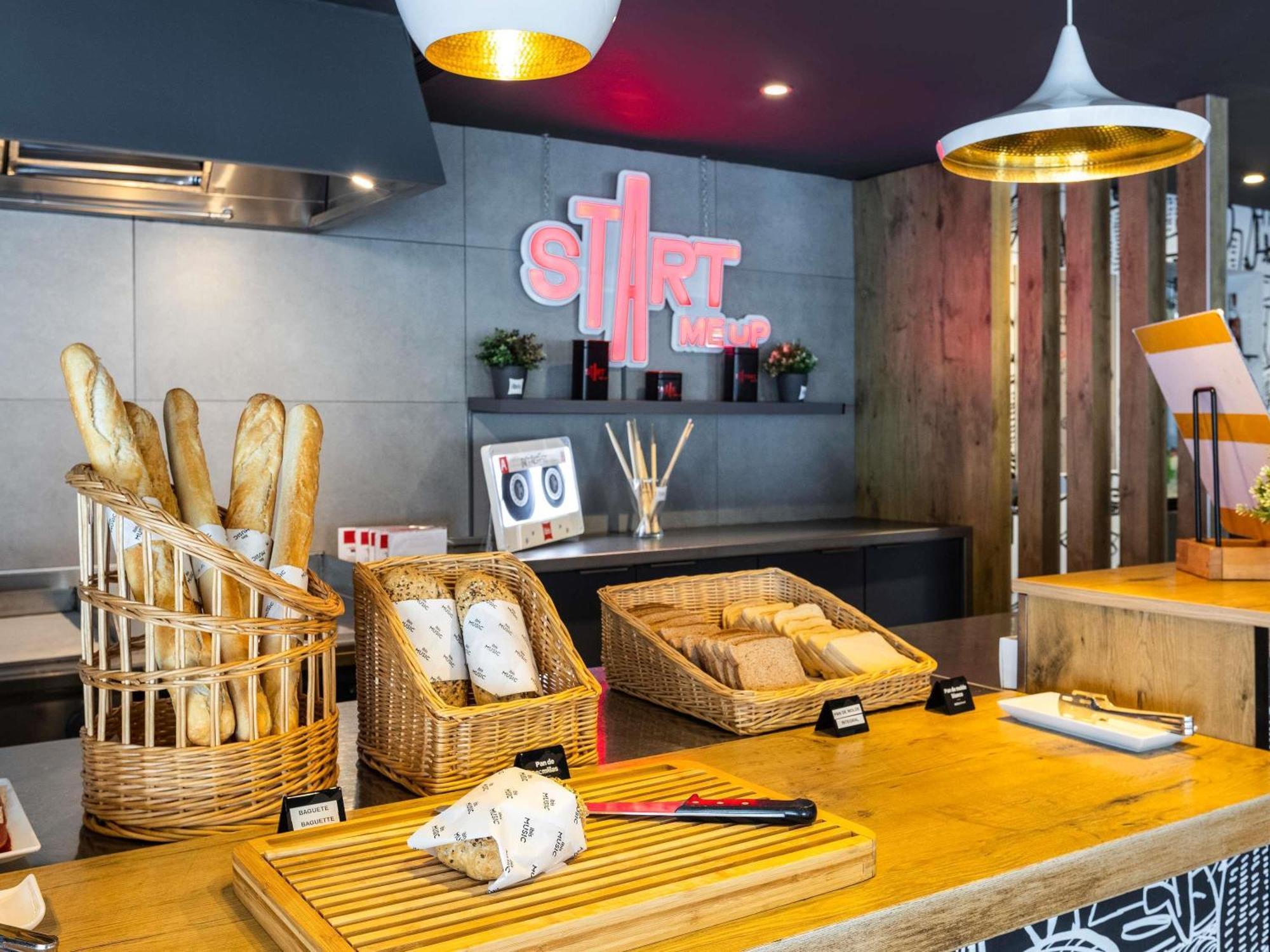 Ibis Bilbao Barakaldo Hotel Buitenkant foto